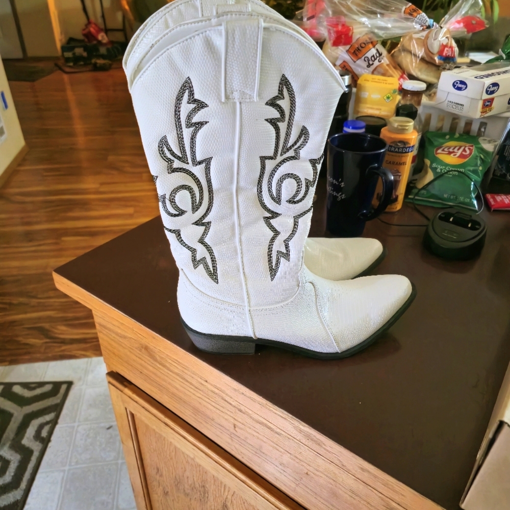 Coconut by Matisse Boots